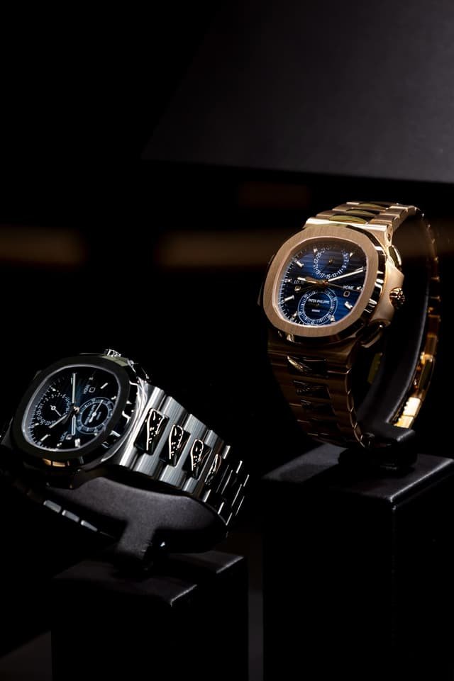 Deux montres Patek Philippe Nautilus chronographe, acier et or rose, cadran bleu